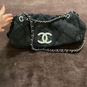 100% authentic Chanel tweed purse
